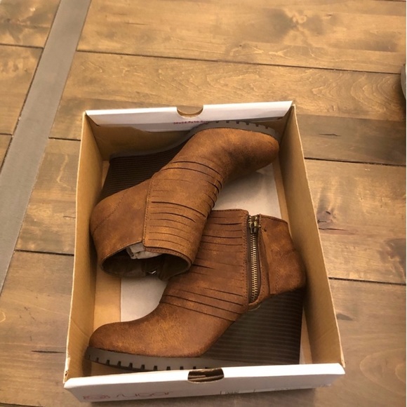 Sugar “Tempe” Brown Wedge Boots - Picture 10 of 10